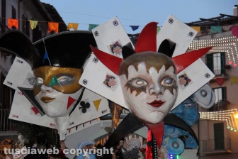 Ronciglione - Carnevale 2018 - Sfilano carri e maschere