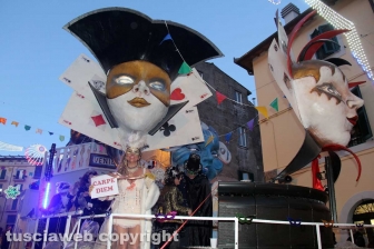 Ronciglione - Carnevale 2018 - Sfilano carri e maschere