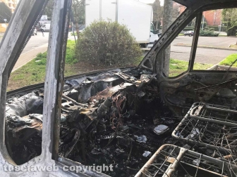 Viterbo - Esplosione a Santa Barbara, gli autocarri incendiati