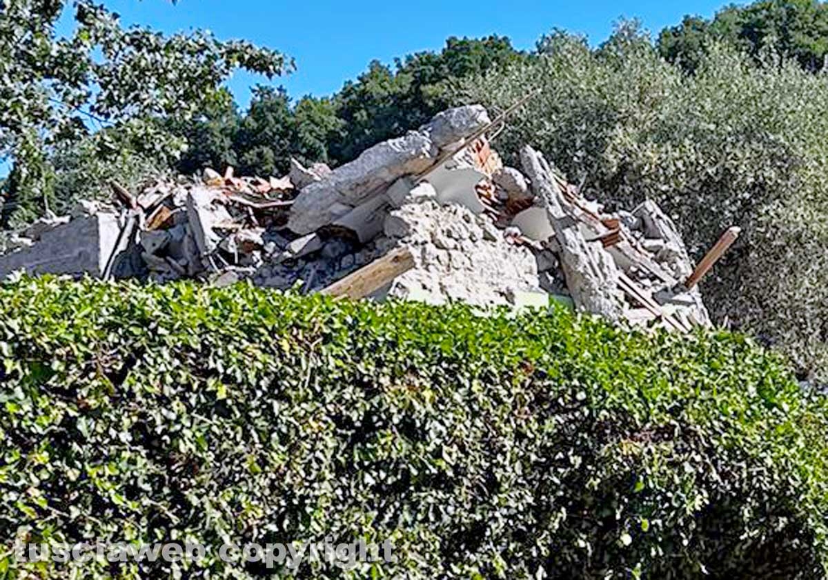 Bolsena - Forte esplosione distrugge casa