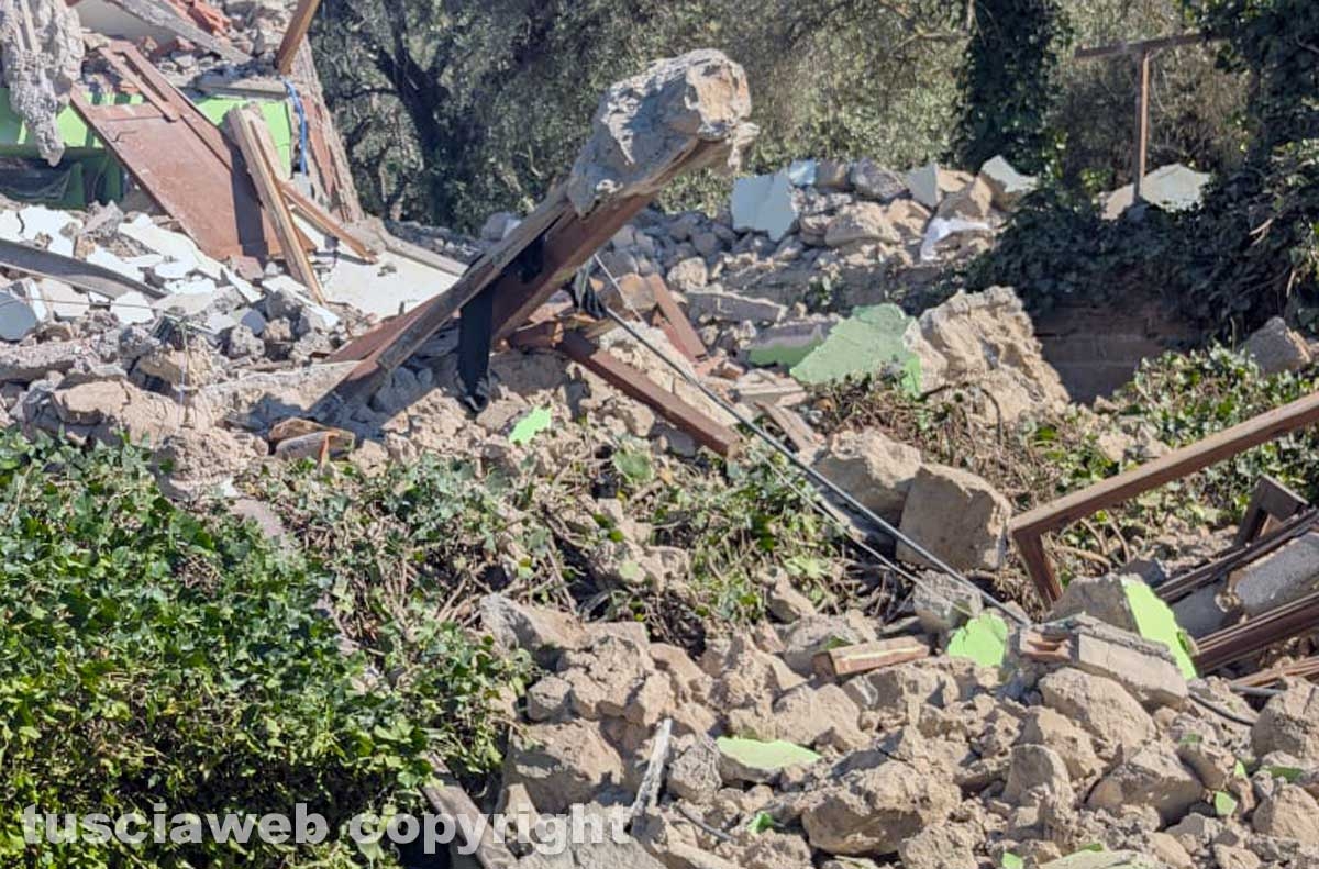 Bolsena - Forte esplosione distrugge casa