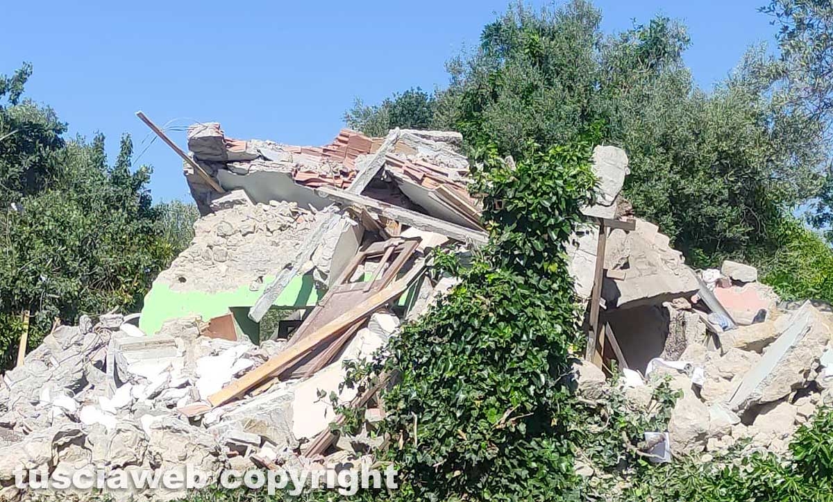 Bolsena - Forte esplosione distrugge casa