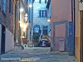 Viterbo - Esplosione in pieno centro di una bomba carta