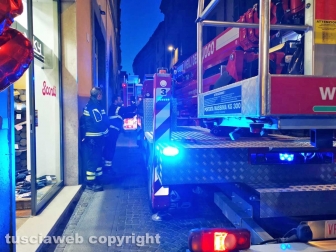 Viterbo - Esplosione in pieno centro di una bomba carta