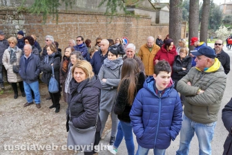 Il feretro di Fabrizio Frizzi a Bassano Romano