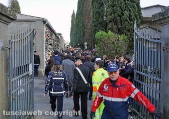 Il feretro di Fabrizio Frizzi a Bassano Romano
