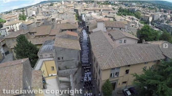 Viterbo - Santa Rosa - I facchini nel giro delle sette chiese