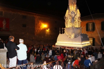 Fagioli sotto la Macchina di Santa Rosa