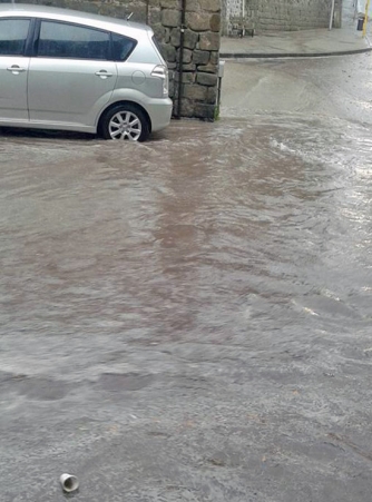 Fango e acqua a porta San Pietro