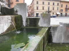 Come tradizione la fontana sporca