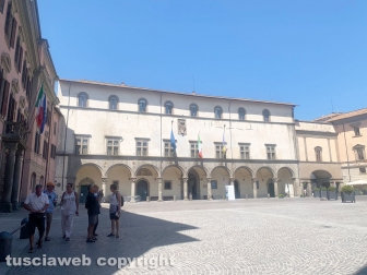 Viterbo - Ferragosto in città, turisti per le vie