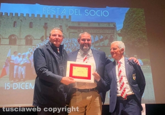 Viterbo - Festa del socio - Consegna targhe ai facchini di Santa Rosa con servizio di trasporto di 10 anni
