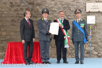 Viterbo - Onorificenza di Cavaliere dell’ordine al merito della repubblica all'appuntato scelto qualifica speciale della guardia di finanza Domenico Antonio Pica