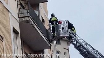 Incendio in appartamento sulla Cassia Sud
