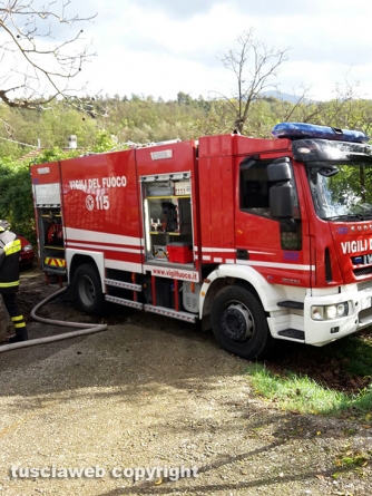 Incendio in una casa sulla Teverina - L\'intervento dei vigili del fuoco