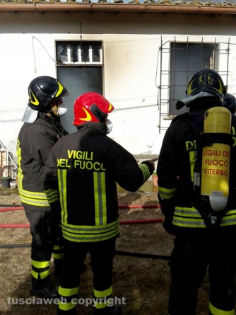 Incendio in una casa sulla Teverina - L'intervento dei vigili del fuoco