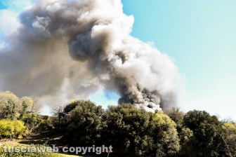 Gallese - Incendio in una fabbrica di sanitari