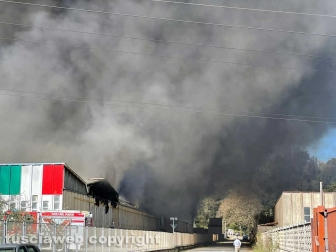Gallese - Incendio in una fabbrica di sanitari