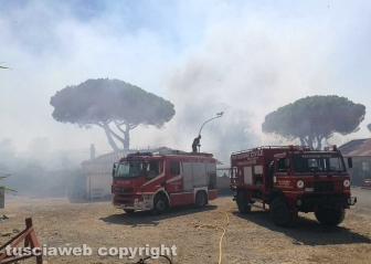 Montalto di Castro - Fiamme lungo la ferrovia