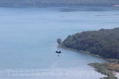 Fiamme sul lago di Vico