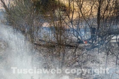 L\'incendio tra strada Bagni e la Superstrada