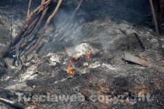 L\'incendio tra strada Bagni e la Superstrada