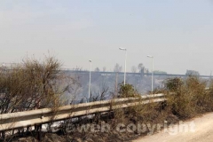 L\'incendio tra strada Bagni e la Superstrada