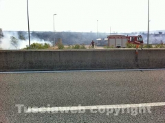 L\'incendio tra strada Bagni e la Superstrada