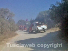 L\'incendio a Pescia Romana vicino alla spiaggia