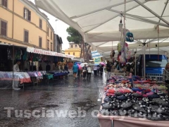 Fiera di santa Rosa sotto la pioggia