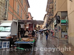 Fiera di santa Rosa sotto la pioggia