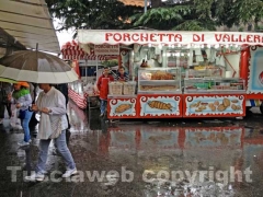 Fiera di santa Rosa sotto la pioggia