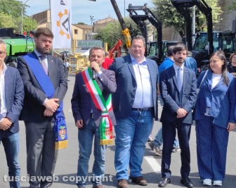 Tuscania - Inaugurata la fiera con il sindaco Bartolacci, il senatore della Lega Durigon, il presidente della provincia Romoli, i consiglieri regionali Sabatini e Paterna