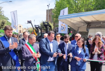 Tuscania - Inaugurata la fiera con il sindaco Bartolacci, il senatore della Lega Durigon, il presidente della provincia Romoli, i consiglieri regionali Sabatini e Paterna