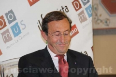 Gianfranco Fini imita Stanlio