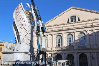 Fiore del cielo a piazza del Teatro