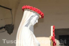 La statua sulla macchina che la porta a San Sisto