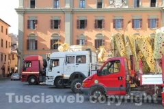 I camion con le parti di Fiore del cielo