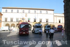I camion con le parti di Fiore del cielo