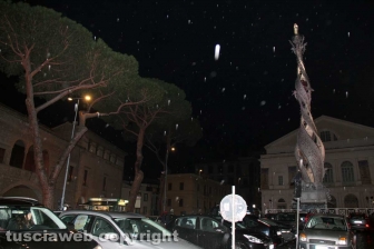Fiore del cielo risplende a piazza del Teatro