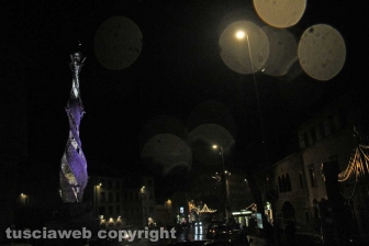 Fiore del cielo risplende a piazza del Teatro