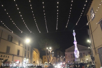 Fiore del cielo risplende a piazza del Teatro