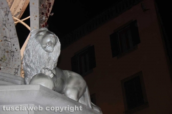 Fiore del cielo risplende a piazza del Teatro