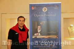 Il maestro Vignati all\'interno del negozio Bulgari