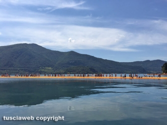 Floating piers sul lago d\'Iseo