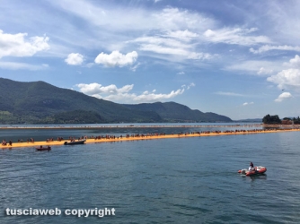 Floating piers sul lago d\'Iseo