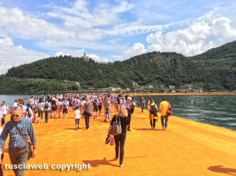 Floating piers sul lago d\'Iseo