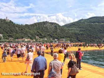 Floating piers sul lago d\'Iseo