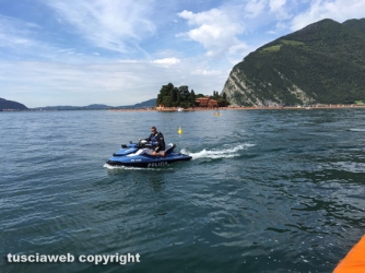 Floating piers sul lago d\'Iseo