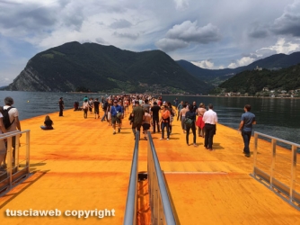 Floating piers sul lago d\'Iseo